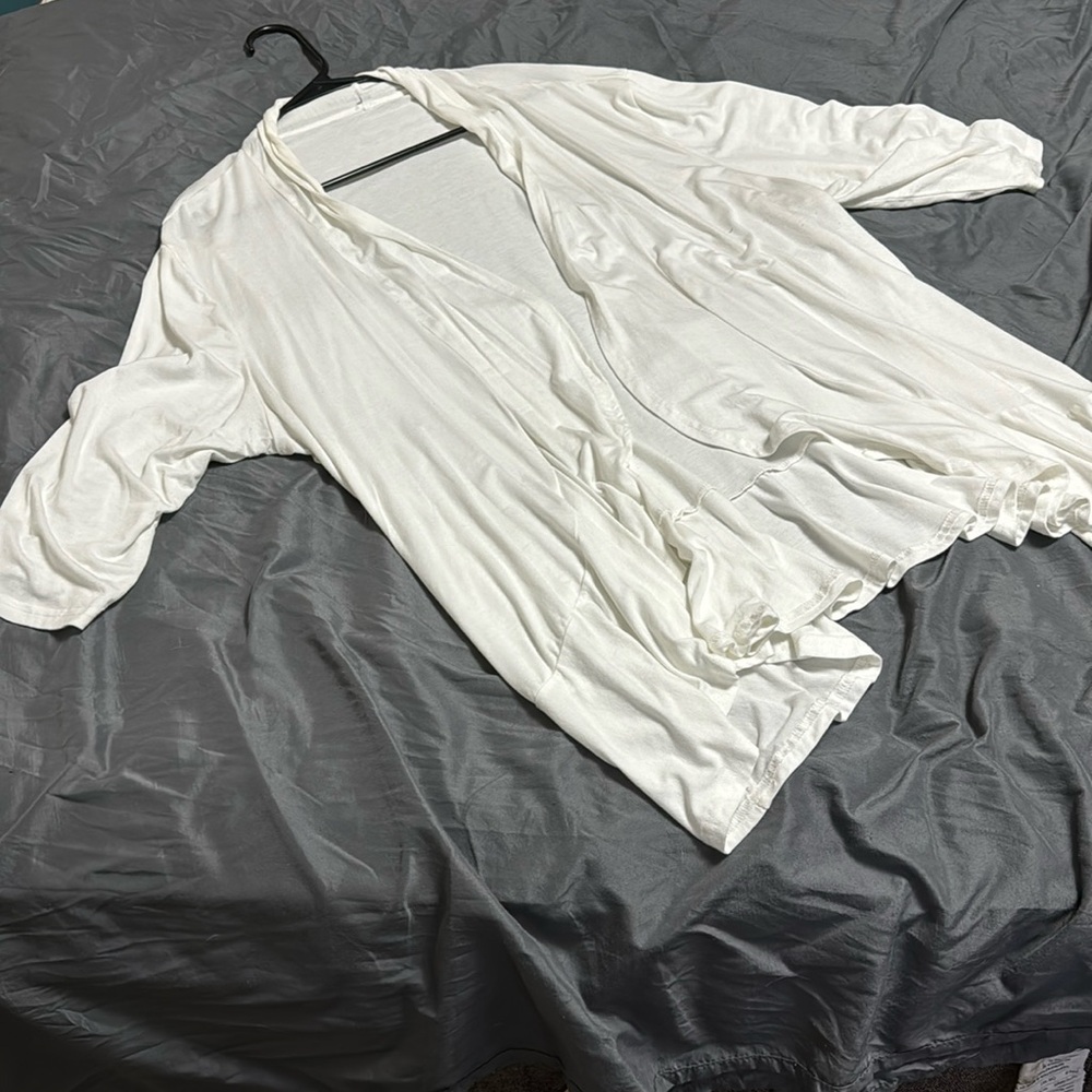 White quarter sleeve cover